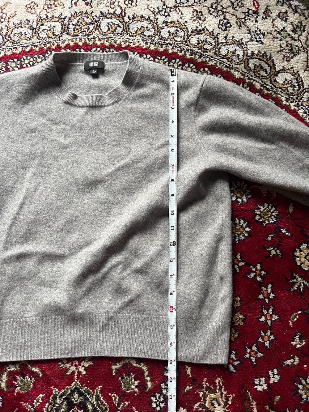 Uniqlo Cashmere Crewneck Sweater